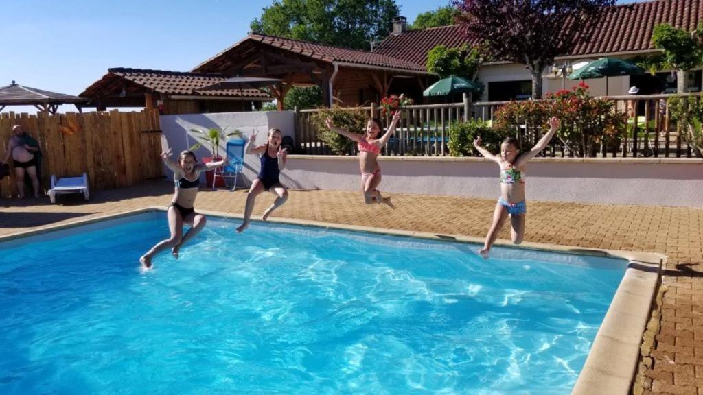 Camping Maeva Escapades Au P'Tit Bonheur Peyrillac-et-Millac Exterior photo